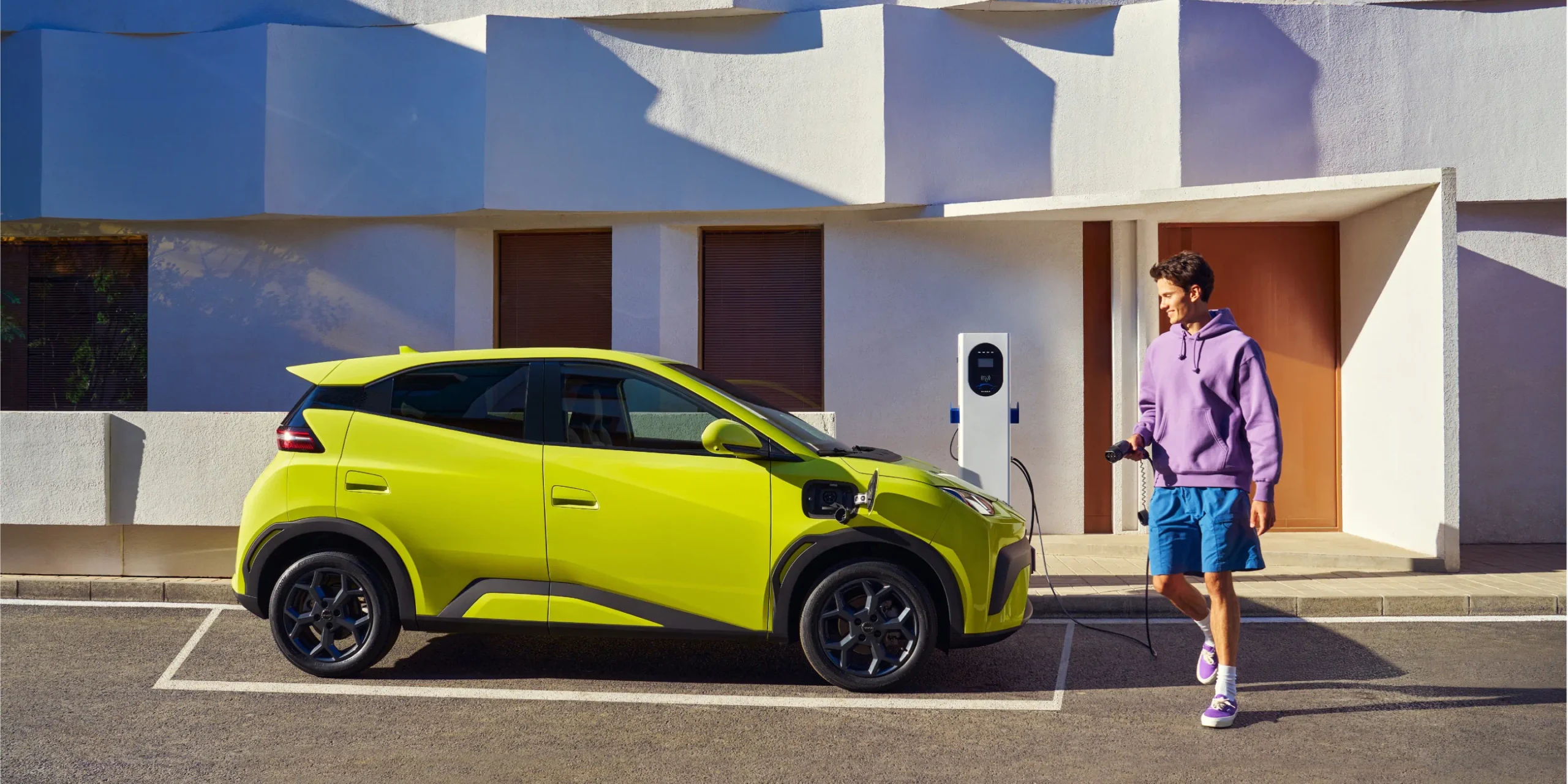 byd-dolphin-surf-charging-01-l